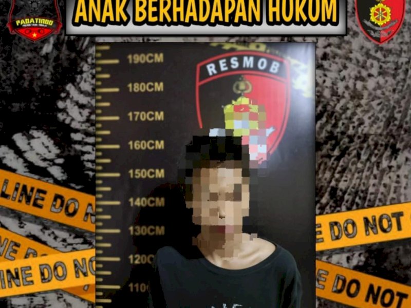 Tersangka saat diamankan di Polres Tator. 