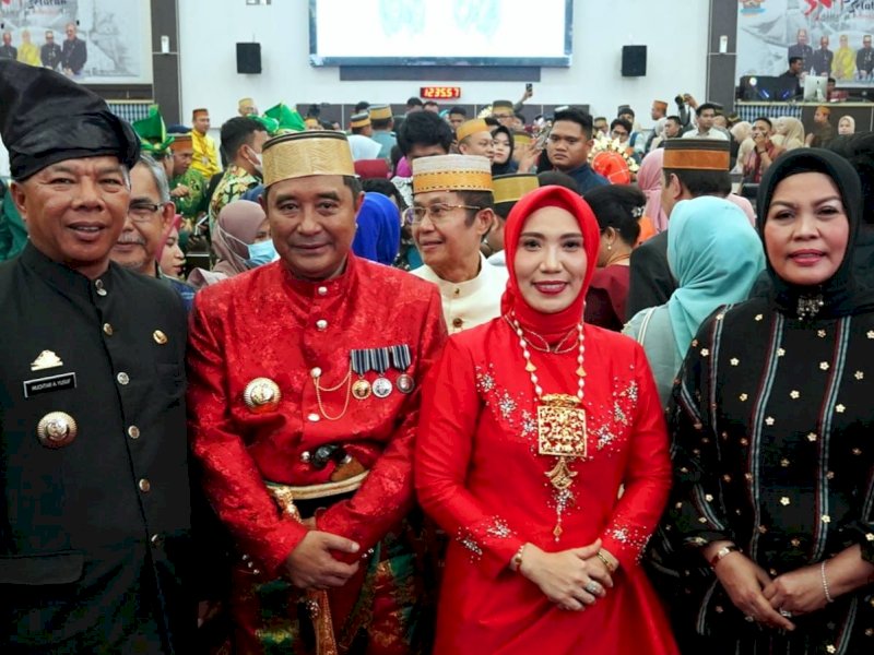 Penjabat Gubernur Sulawesi Selatan Bahtiar Baharuddin bersama Bupati Bulukumba Andi Muchtar Ali Yusuf. 