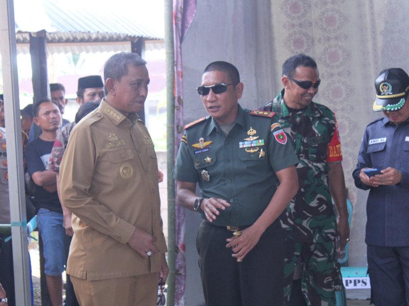 Bupati Wajo, Amran Mahmud memantau langsung pelaksanaan pilkades.