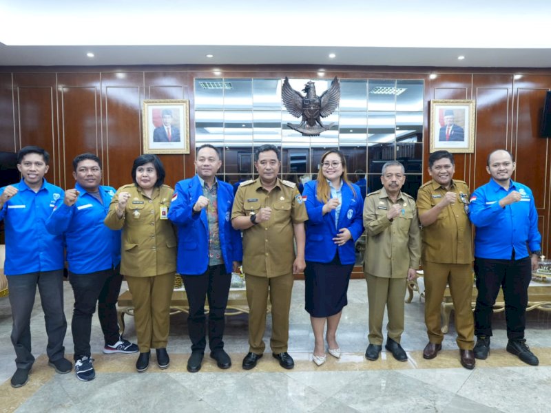Penjabat Gubernur Sulsel, Bahtiar Baharuddin, menerima Dewan Pimpinan Daerah Gerakan Angkatan Muda Kristen Indonesia (DPD GAMKI) Sulsel, Senin, 23 Oktober 2023.