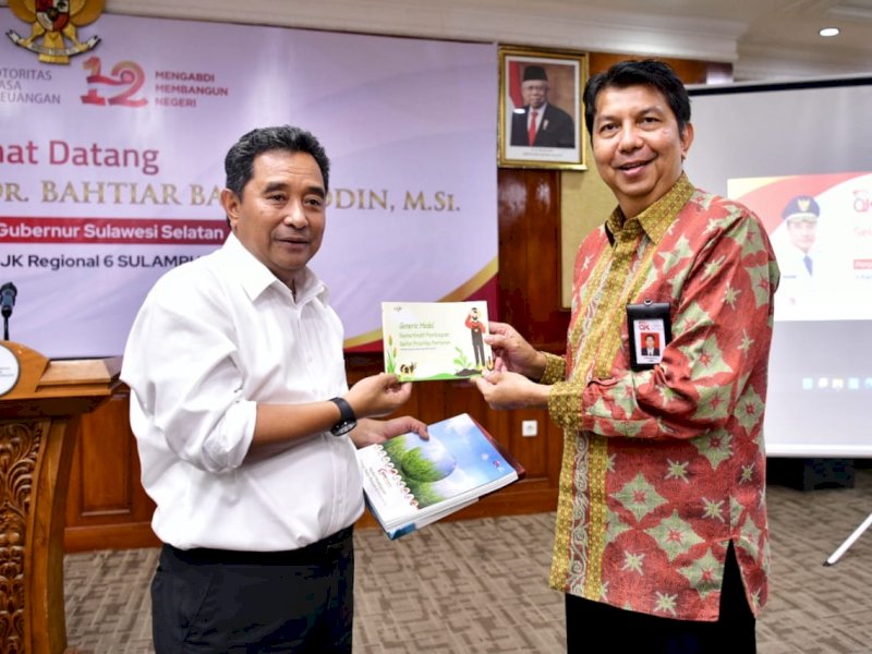 Penjabat Gubernur Sulsel, Bahtiar Baharuddin, melakukan kunjungan silaturahmi ke Kantor Otoritas Jasa Keuangan (OJK) Regional VI Sulawesi, Maluku dan Papua (Sulampua).