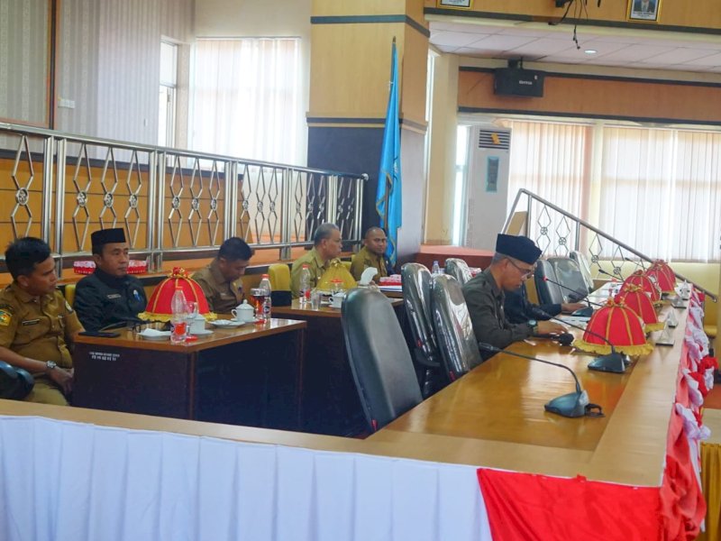 Rapat paripurna terkait penyampaian pendapat akhir fraksi terhadap 6 Ranperda Kabupaten Bone.