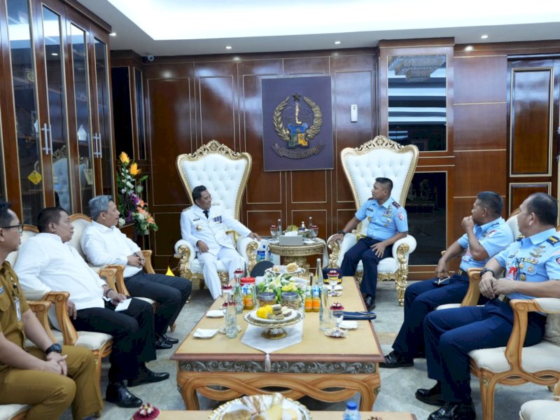 Pj Gubernur Sulsel, Bahtiar Baharuddin, menerima audiensi Pangkoopsud II.