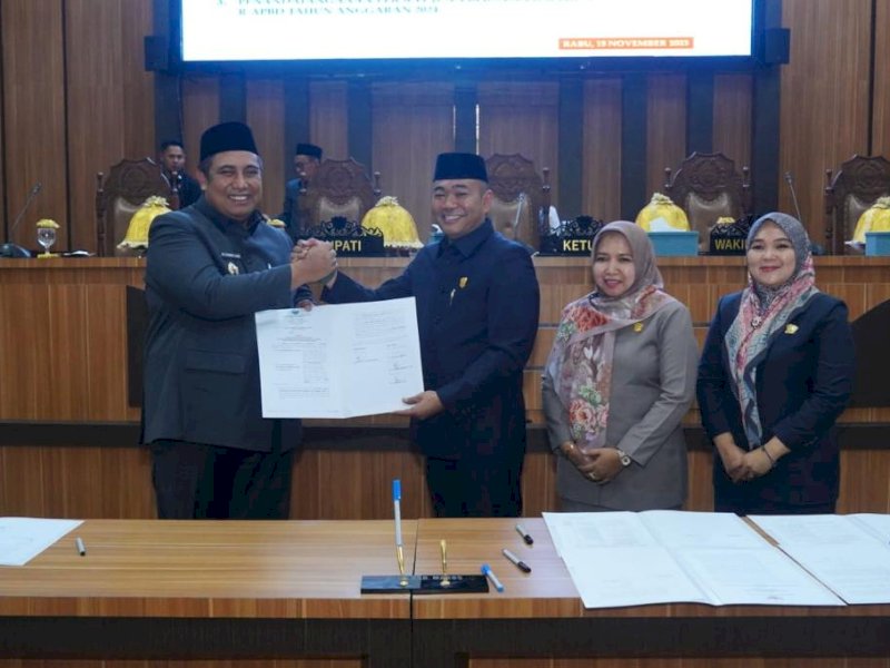Rapat paripurna APBD 2024 Kabupaten Maros. 