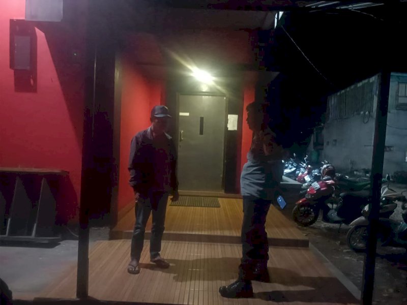 Razia kepolisian di Masagena Cafe. 