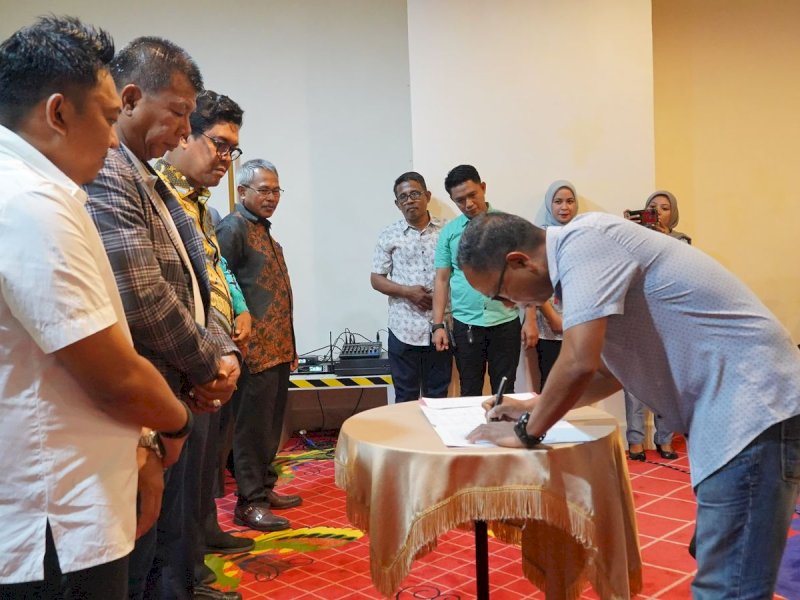 Penandatanganan pakta integritas pengendalian inflasi Bulukumba. 
