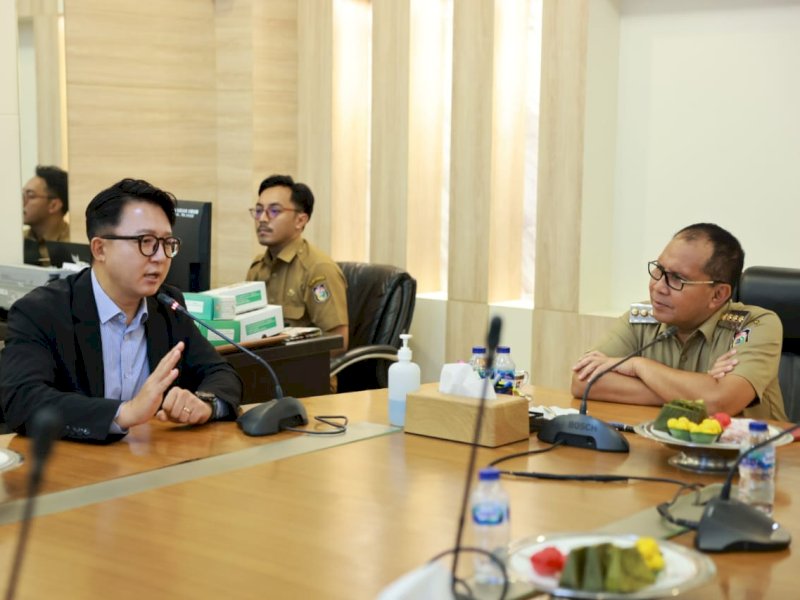 Wali Kota Makassar Moh Ramdhan Pomanto menjajaki upaya kerja sama Smart Street Lighting Project bersama Ecolant. 