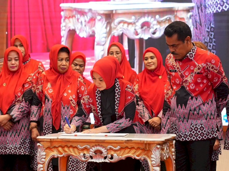 Penjabat (Pj) Ketua Dewan Kerajinan Nasional Daerah (Dekranasda) Sulsel, Sofha Marwah Bahtiar, mengukuhkan enam Pj Ketua Dekranasda Kabupaten/Kota Sulsel. 
