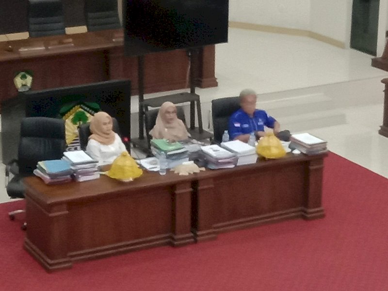 Rapat banggar DPRD Gowa yang membahas politisasi bantuan  ke petani. 