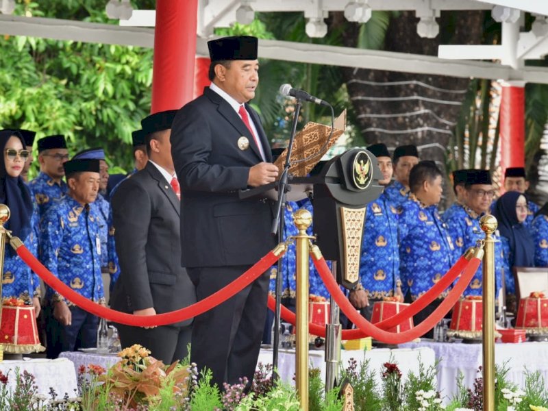 Penjabat Gubernur Sulsel, Bahtiar Baharuddin, memimpin upacara peringatan Hari Ulang Tahun (HUT) Korps Pegawai Republik Indonesia (Korpri),