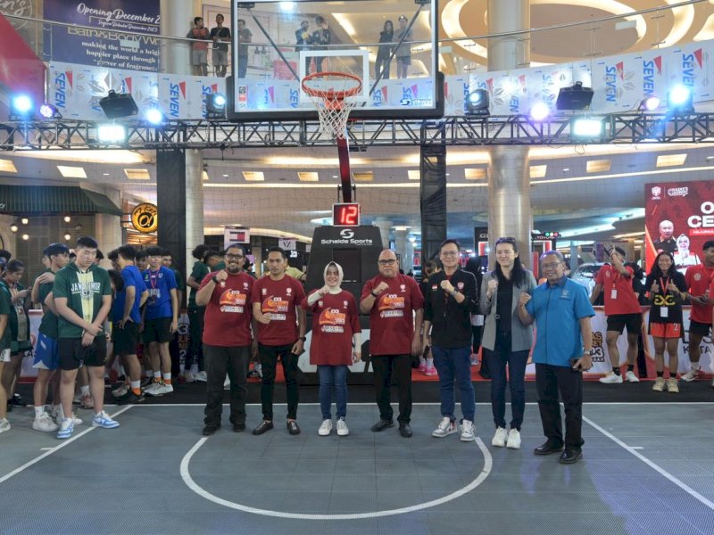 Ketua Umum PERBASI Kota Makassar Indira Yusuf Ismail, hadir membuka turnamen yang digelar di Atrium Trans Studio Mall Makassar, Kamis (30/11/2023).