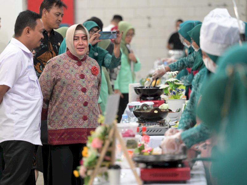 Ketua TP PKK Kota Makassar Indira Yusuf Ismail hadir membuka Festival Pangan Lokal. 