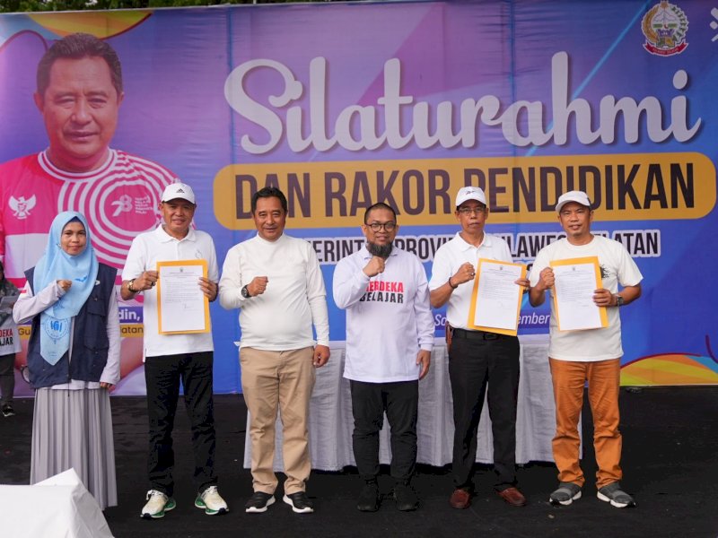 Penjabat Gubernur Sulsel, Bahtiar Baharuddin, membuka Rapat Koordinasi Bidang Pendidikan Tingkat Provinsi Sulawesi Selatan. 