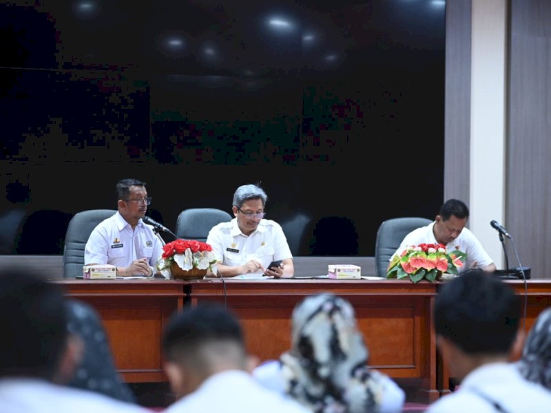 Penjabat Sekretaris Daerah Provinsi Sulawesi Selatan, Andi Muhammad Arsjad memanggil sejumlah distributor bahan pokok, Rabu 13 Desember 2023.