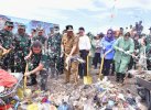 Bahtiar Ikut Gerakan Perangi Sampah Plastik Bersama KSAD di Bantaeng 