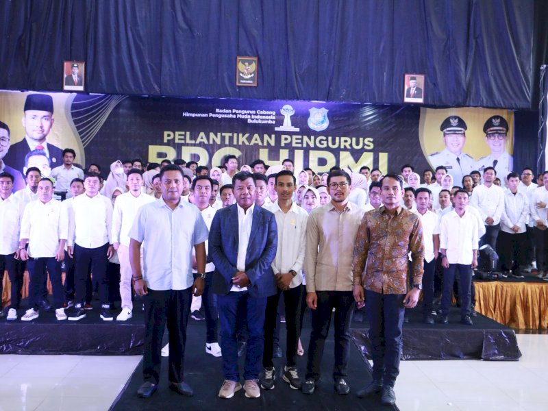 Bupati Bulukumba Andi Muchtar Ali Yusuf bersama Wakil Ketua Komisi V DPR RI Andi Iwan Darmawan Aras (AIA) menghadiri pelantikan pengurus BPC Himpunan Pengusaha Muda Indonesia (HIPMI) Bulukumba