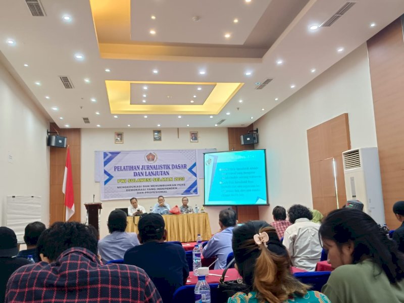 Pelatihan jurnalistik dasar dan lanjutan PWI Sulsel 2023 di Hotel Continent Centrepoint, Makassar, Sabtu (16/12/2023/). 