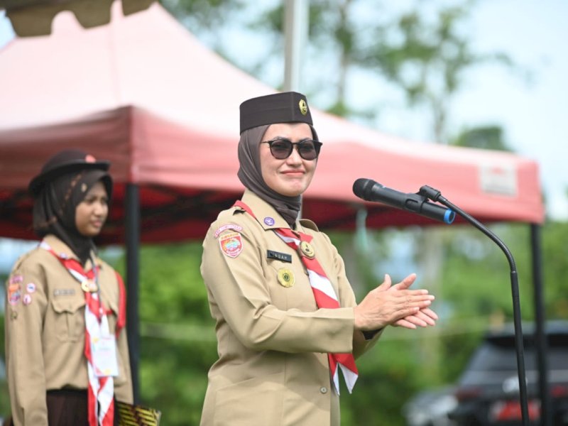 Bupati Lutra Indah Putri membuka secara resmi kegiatan yang dipusatkan di Lapangan Laba Sport Center. 