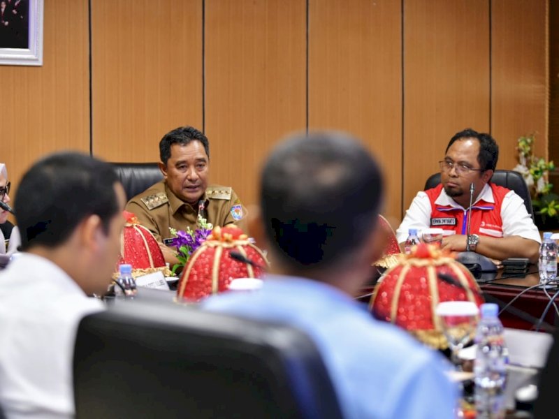 Penjabat Gubernur Sulsel Bahtiar Baharuddin menemui manajemen PT Pertamina Regional VII, Makassar, Senin (18/12/2023).