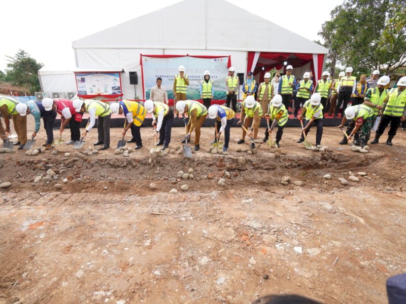 peletakan batu pertama proyek pembangunan Bendungan Jenelata di Dusun Manyampa, Desa Tana Karaeng, Kecamatan Manuju, Kabupaten Gowa. 