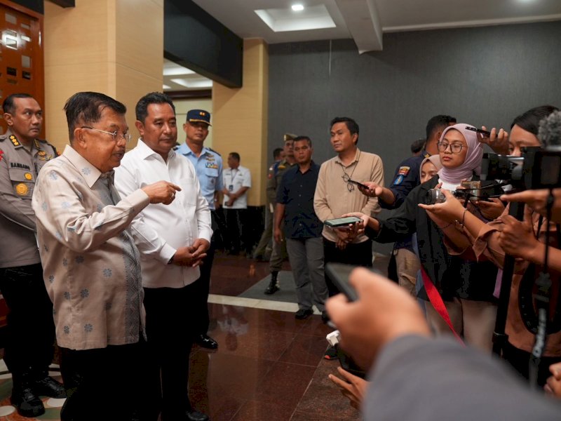 JK dalam Tudang Sipulung Pendidikan di Sulsel, yang dilaksanakan di Ruang Pola Kantor Gubernur, Rabu, 20 Desember 2023.