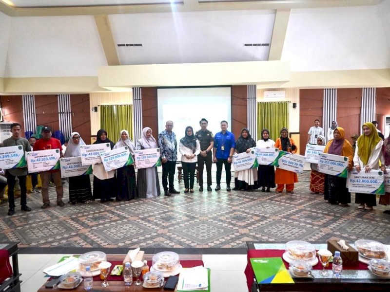 Pemberian santunan dari BPJS Ketenagakerjaan. 