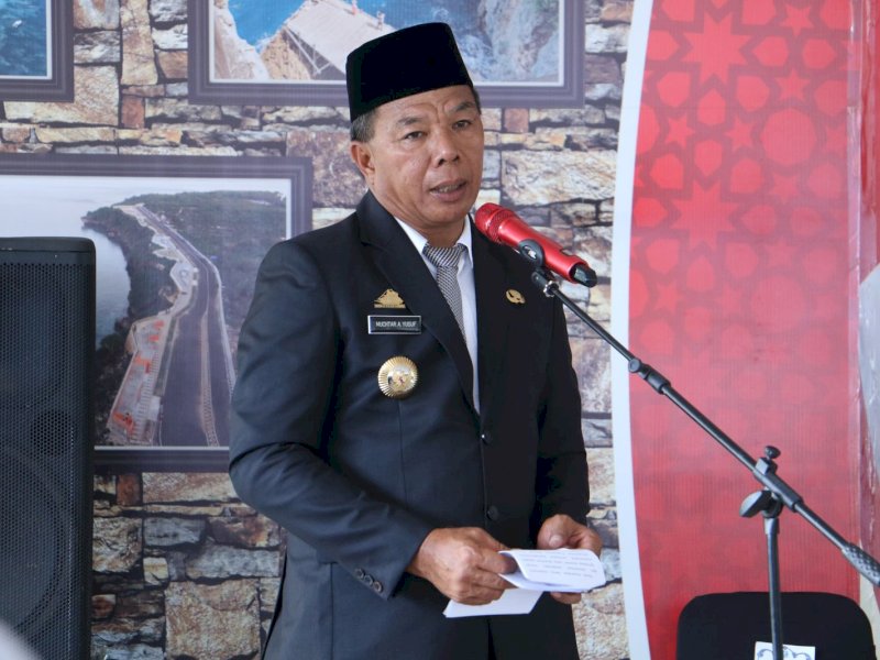 Bupati Bulukumba Andi Muchtar Ali Yusuf melantik sejumlah pejabat eselon. 