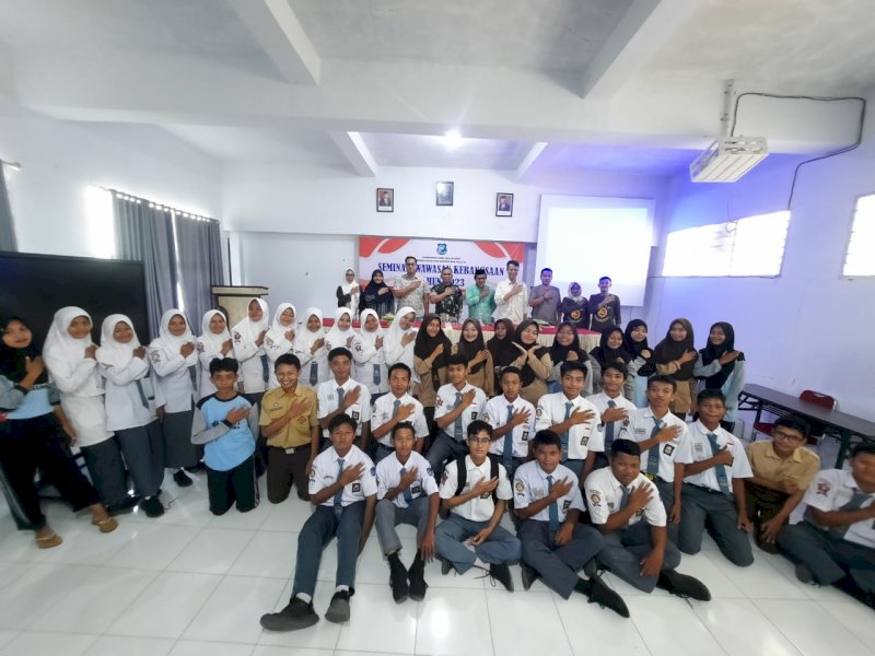 Siswa SMAN 1 Bulukumba ikut dalam seminar Kebangsaan. 