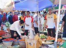 Bahtiar Cek Harga Pangan di Bulukumba, Cabai Masih Tembus Rp80 Ribu