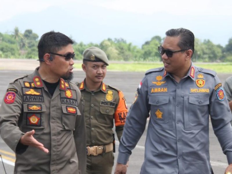 Plh) Dirjen Bina Administrasi Wilayah Kemendagri Amran didampingi Kepala Satuan Polisi Pamong Praja (Satpol PP) Sulsel, Andi Arwin Azis. 
