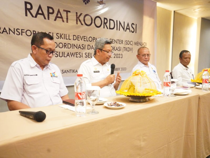 Rapat Koordinasi Transformasi Skill Development Center (SDC) Menjadi Tim Koordinasi Daerah Vokasi (TKDV) Sulawesi Selatan Tahun Anggaran 2023 di Hotel Santika. 