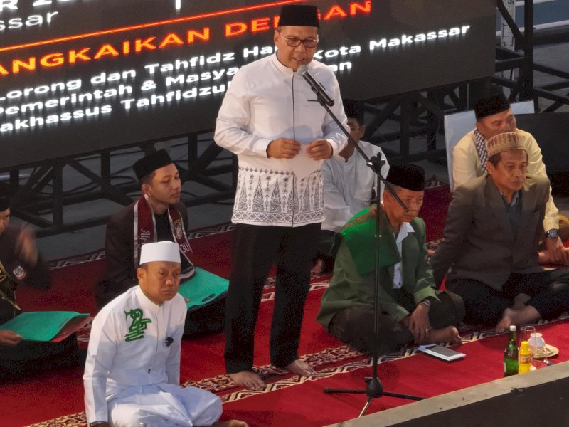 Gerakan Makassar Salat Subuh Berjemaah (GMSSB) yang digelar di Anjungan Pantai Losari. 