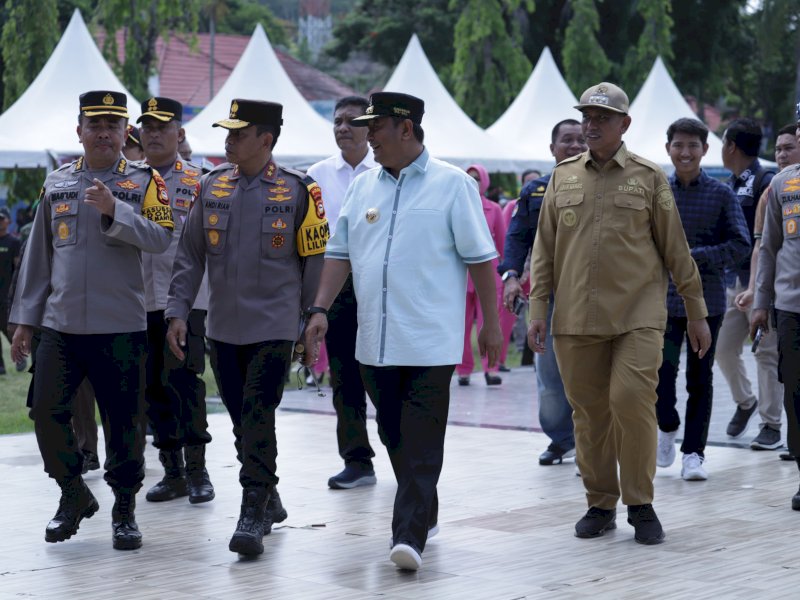 Kapolda Sulsel Irjen Pol Andi Rian Djajadi bersama Pj Gubernur Bahtiar berkunjung ke Kabupaten Wajo, Jumat (29/12/203).