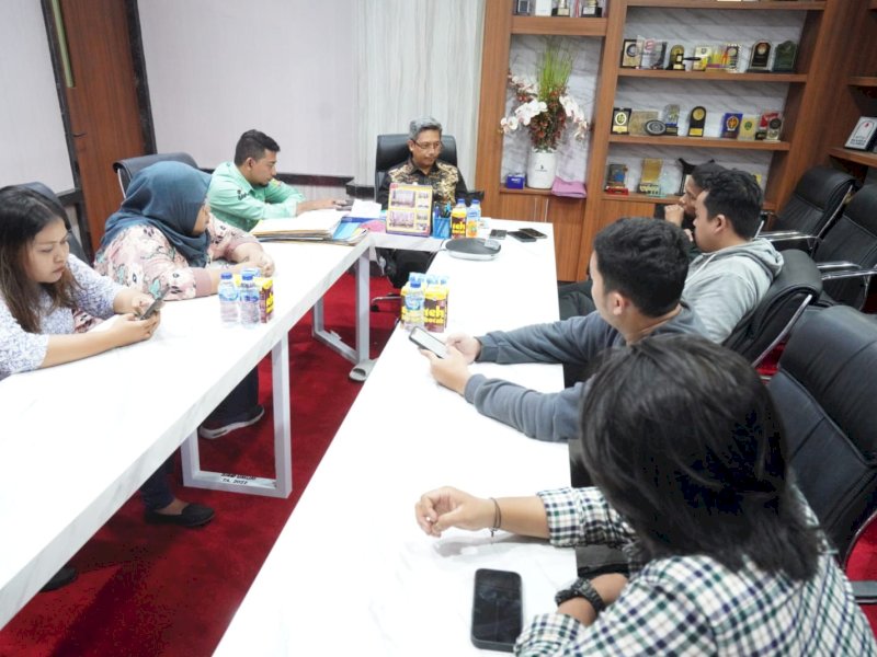 Pj Sekprov Sulsel Andi Muhammad Arsjad memberi keterangan soal program pangan desa. 