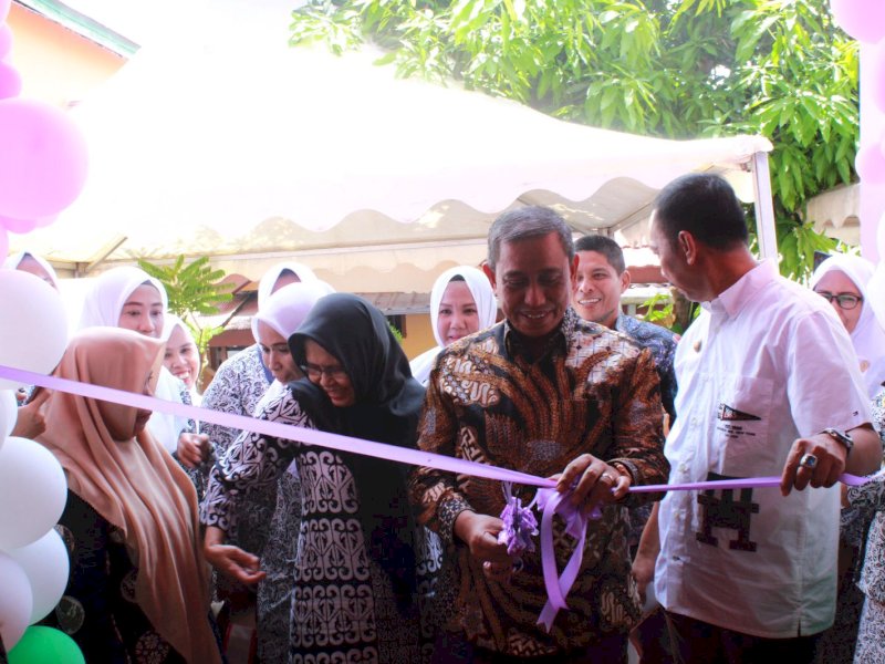Bupati Wajo Amran Mahmud dan Wakil Bupati Amran menghadiri peresmian sekretariat Ikatan Bidan Indonesia (IBI) Kabupaten Wajo. 