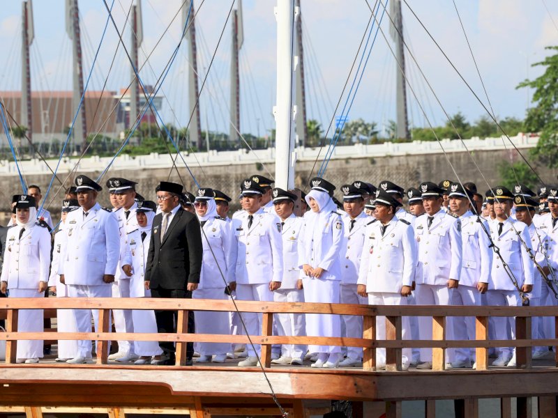Pelantikan di Kapal Pinisi di Anjungan City of Makassar Pantai Losari pada Rabu pagi (3/1/2024).