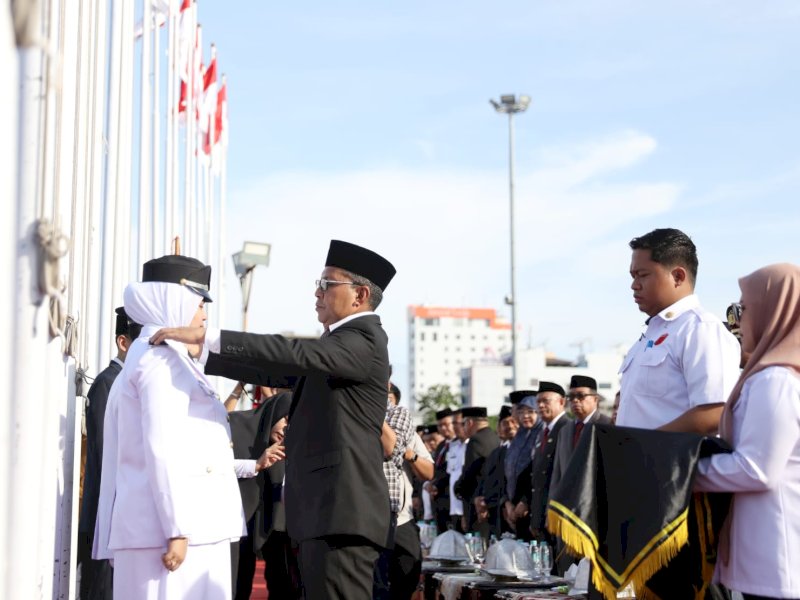 Wali Kota Danny Pomanto melantik para pejabat di Kapal Pinisi Anjungan Pantai Losari Makassar, Rabu (3/1/2024). 
