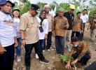 Bahtiar Kunjungi Ponpes Darul Arqam Lutra, Ajak Santri Ikut Budidaya Pisang Cavendish 