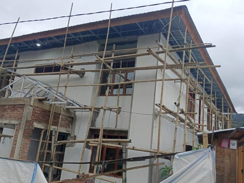 Proyek rehabilitasi Polindes Belau Tana Toraja. 