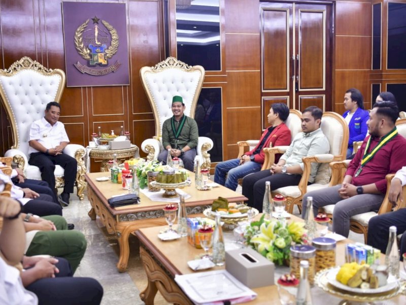 Kelompok Mahasiswa Cipayung Plus Sulsel menemui Penjabat Gubernur Sulsel, Bahtiar Baharuddin, di Kantor Gubernur, Rabu (10/1/2024).