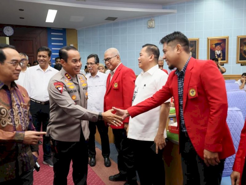 Kapolda Sulawesi Selatan (Sulsel), Irjen Pol  Andi Rian R Djajadi, S.I.K., M.H.,  saat bersilaturahmi dengan rektor dan dosen Unhas/Ist
