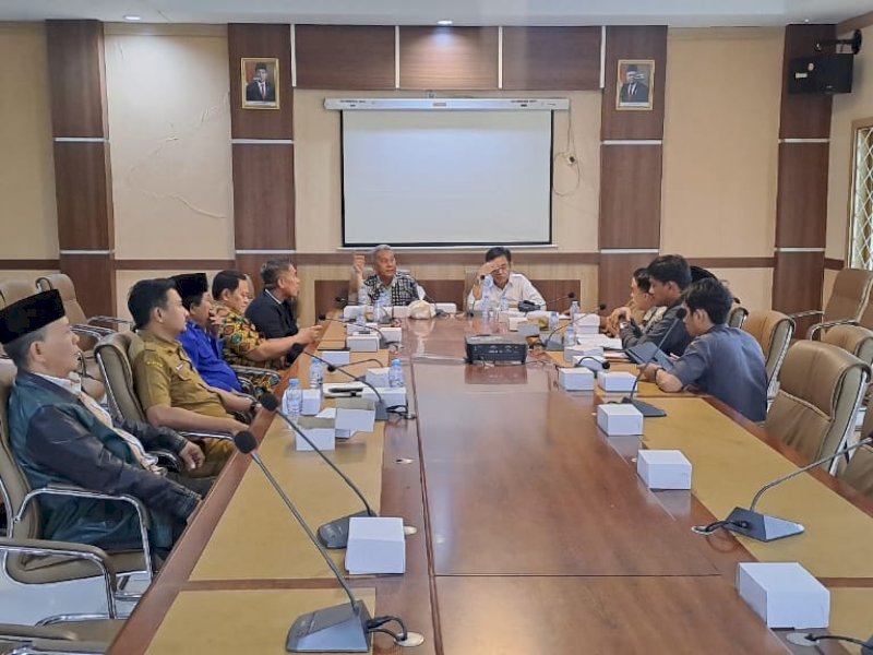 DPRD Kabupaten Wajo menggelar pertemuan dengan KPU dan Bawaslu Kabupaten Wajo, Selasa (23/1/2024).