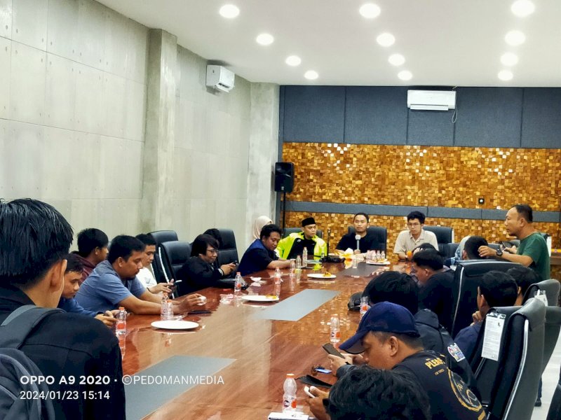 Ketua DPW PPP Sulsel, Imam Fauzan Amir Uskara saat memberikan keterangan pers (PEDOMAN MEDIA/Nober) 