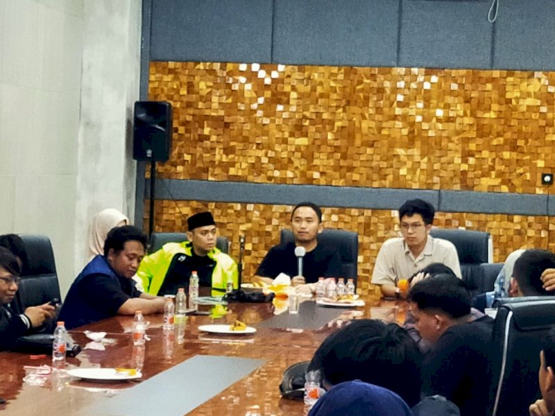 Ketua DWP PPP Sulsel, Imam Fauzan Amir Uzkara saat memberi keterangan di hadapan awak media(PEDOMAN MEDIA/Nober) 