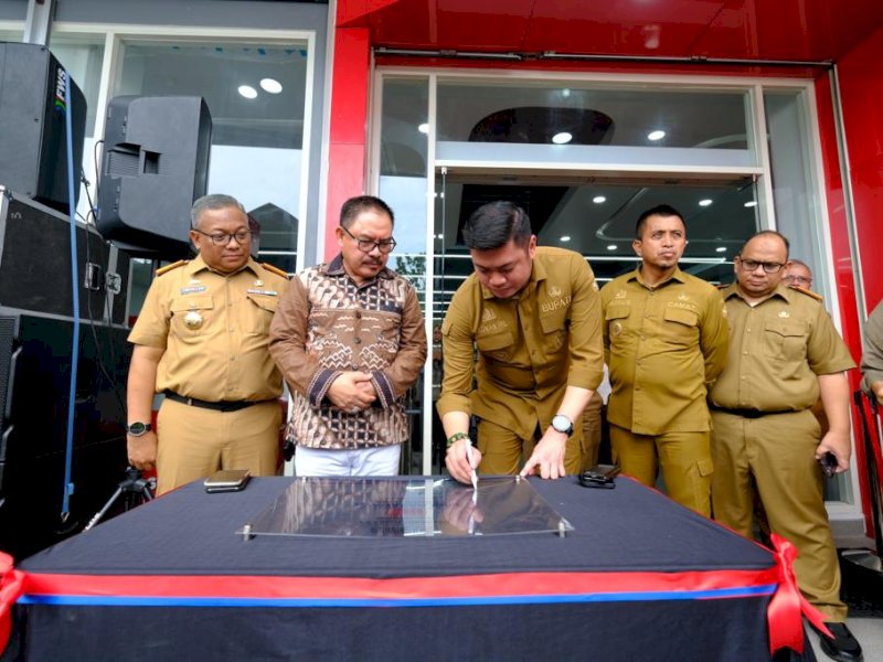 Bupati Adnan meresmikan Misi Pasaraya&nbsp;yang terletak di Jalan Usman Salengke, Sungguminasa, Selasa (23/1). 