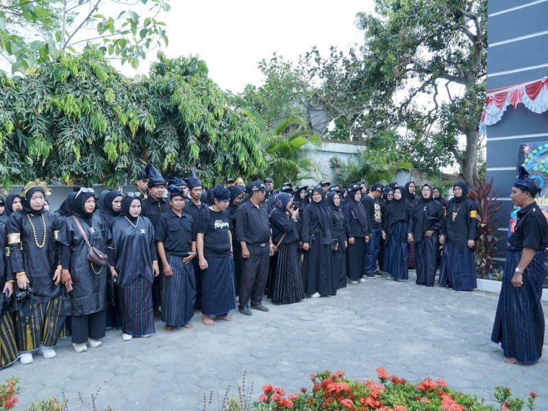 Seluruh pegawai di lingkup Pemda Bulukumba diminta untuk berpakaian hitam/Ist