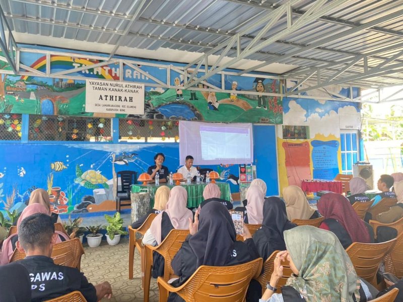 PTPS mendapatkan bimbingan teknis (bimtek) di halaman TK Atirah Desa Lamakkaraseng, Kamis siang (1/2/2023)/Ist