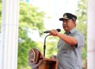 Bahtiar Salurkan Bantuan Pangan di Bantaeng, Sasar 18.000 Penerima Manfaat