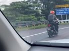 Nyasar saat Gunakan Google Maps, Bule di Makassar Masuk Tol Pakai Motor Viral di Medsos