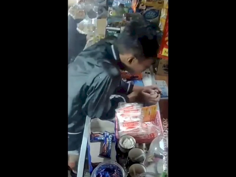 Potongan video aksi perampasan HP yang viral di media sosial/Int